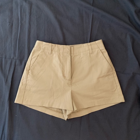 🌼 Aritzia Sunday Best Meriliese Shorts - Picture 3 of 5